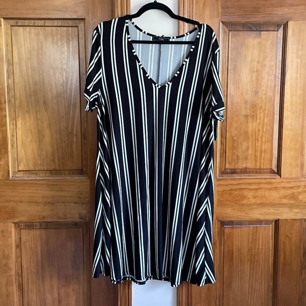 Black, Green, and White Dress with Tie Sleeves V-Neck Vibe Brand Size L/XL